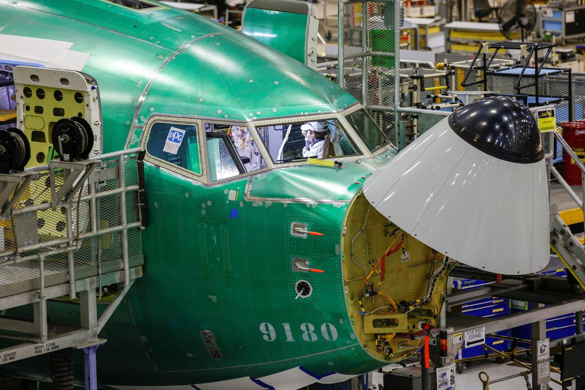 Boeing Expects Supply Chain Problems to Last Through Most of 2023