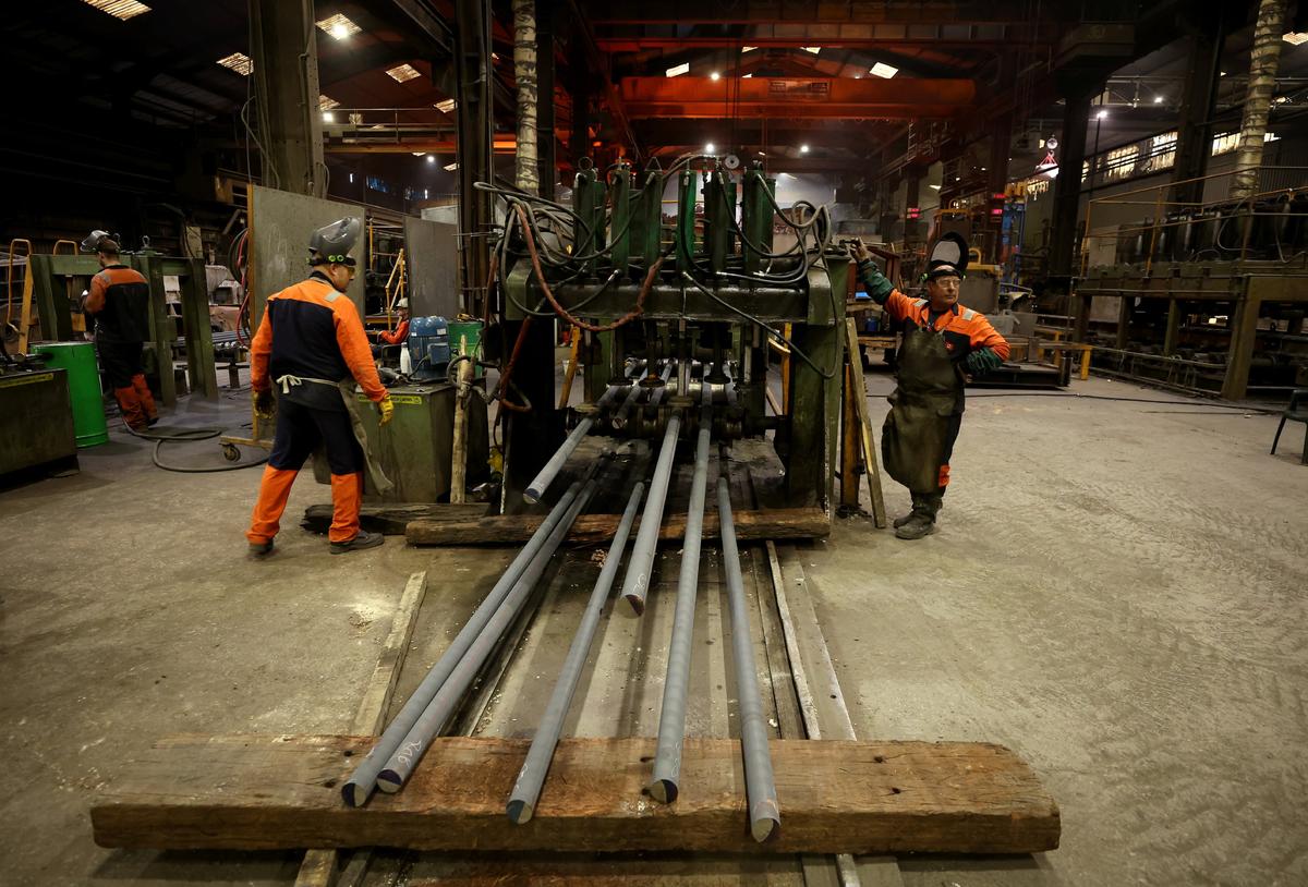 UK’s Johnson Says He Wants to Protect Steelmakers From Energy Costs