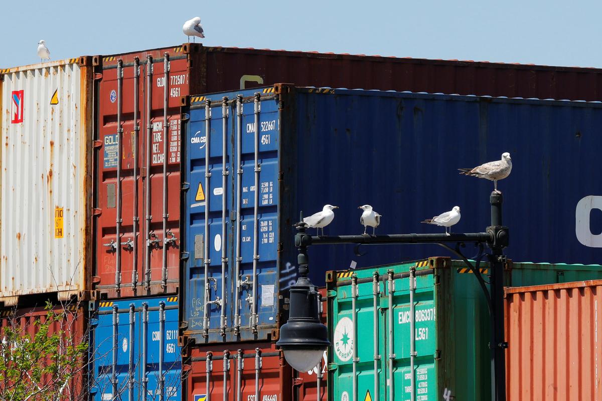 US Goods Trade Deficit Narrows; Inventories Increase Solidly