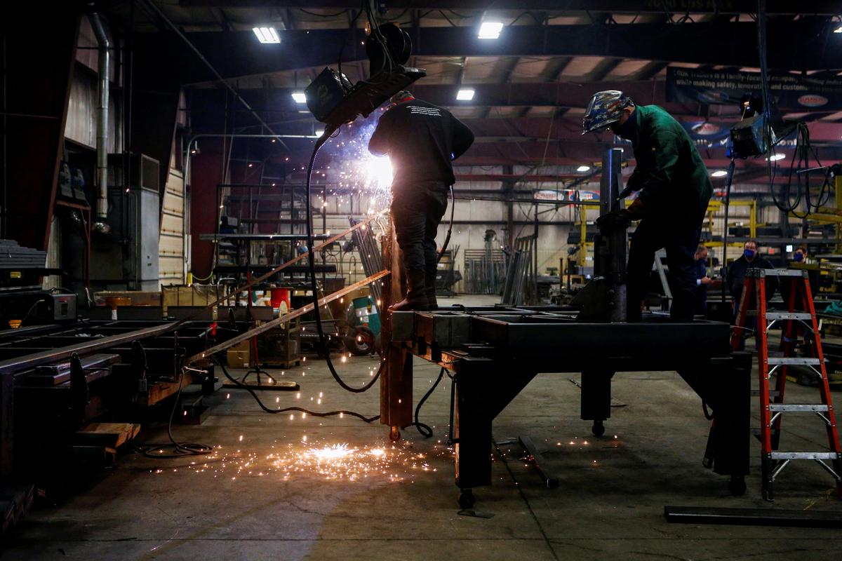 Headwinds Hit US Manufacturing as Demand Cools, While New Orders and Employment Drop