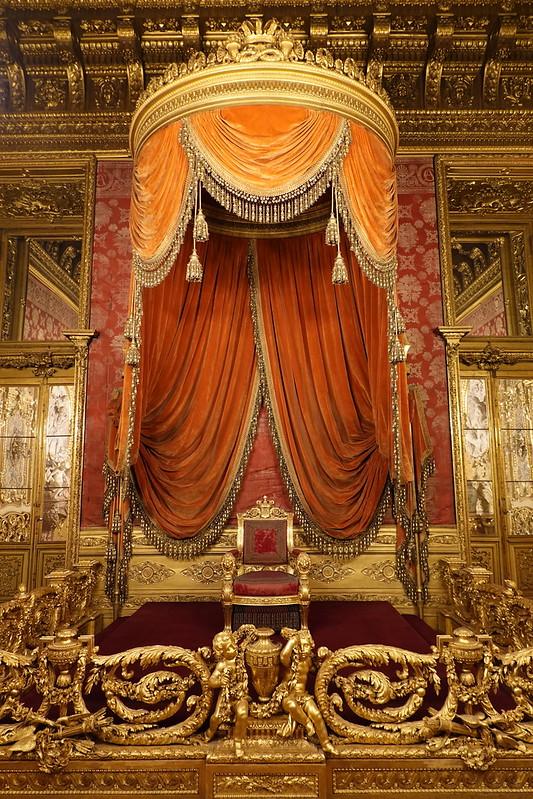 The throne room of the palace is covered in gold and crimson, showcasing the luxurious excess of the Royal Palace. The throne itself looks small under its canopy in the highly decorated and mirrored space. A gold balustrade of intricate design separates the king’s seat from those who would have stood before him. (Guilhem Vellut/CC BY 2.0)