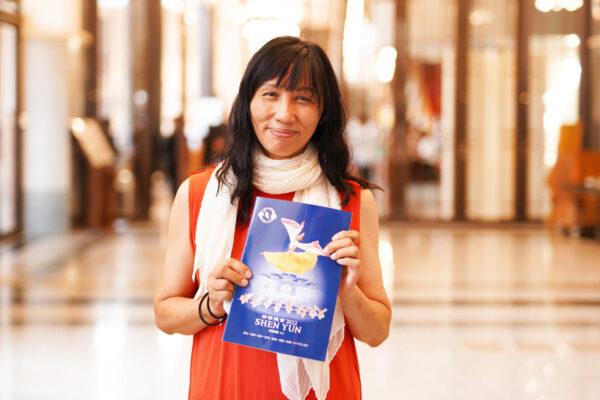 Chiu Wan-Chi, the supervisor of the Taiwan Tea Oil Industry Development Strategy Association, said that she received positive energy from Shen Yun in Chiayi, Taiwan on June 7, 2022. (Annie Gong/The Epoch Times)
