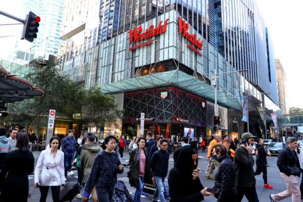 Shoppers walk around Pitt Street Mall in Sydney, Australia, on June 07, 2022. (Brendon Thorne/Getty Images)