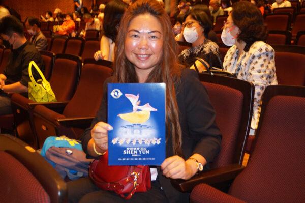 Liu Hai-Lun, president of Kiwanis Taiwan Douliu Branch in Yunlin District, burst into tears when she talks about her feeling about watching Shen Yun in Chiayi, Taiwan on June 7, 2022. (Li Hsin-I/The Epoch Times)