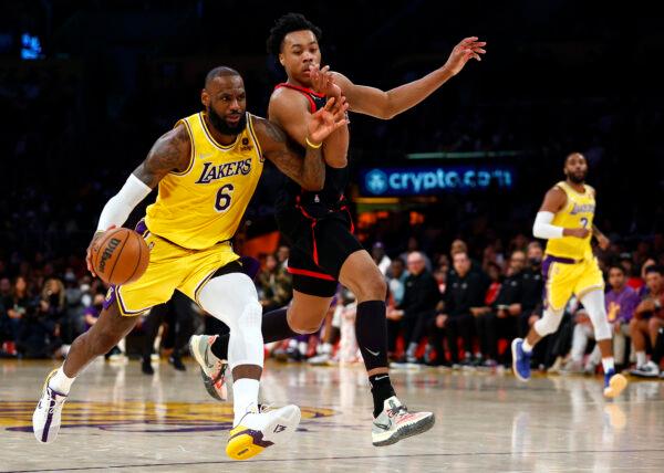 LeBron James #6 of the Los Angeles Lakers and Scottie Barnes #4 of the Toronto Raptors in the third quarter at Crypto.com Arena in Los Angeles, Calif. on March 14, 2022. (Ronald Martinez/Getty Images)