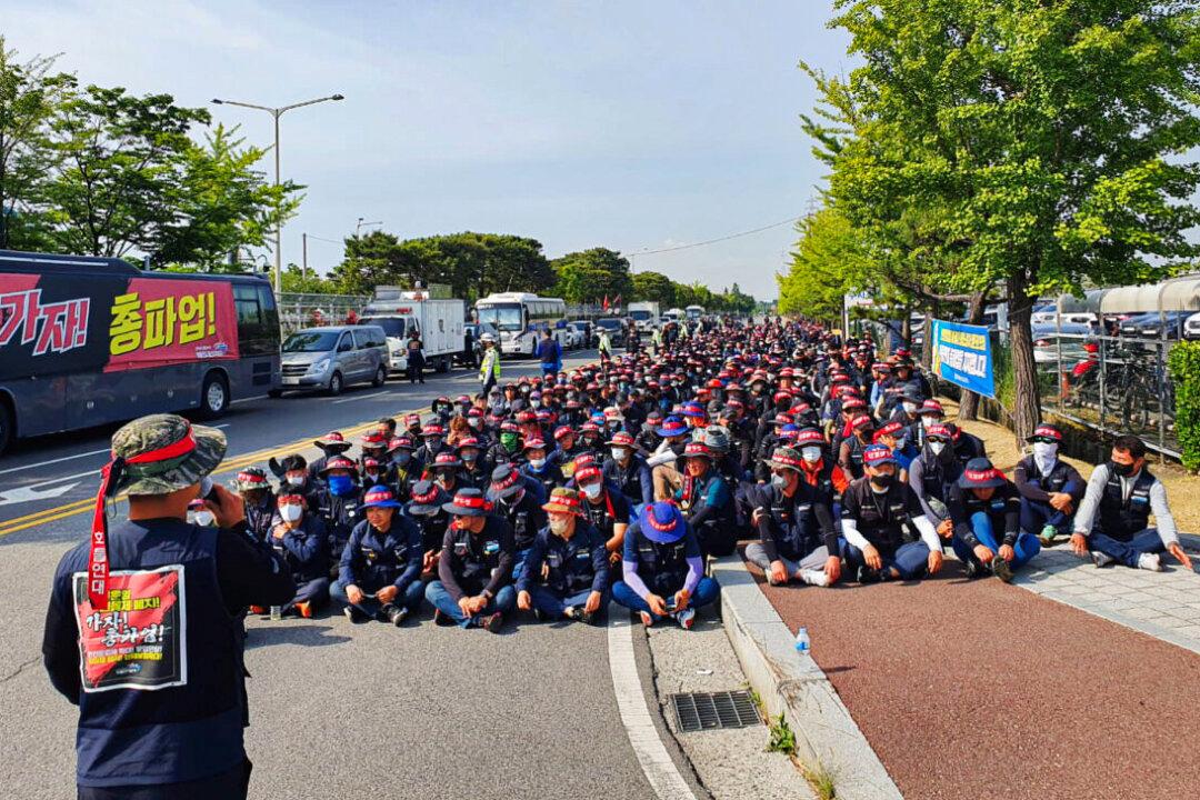 South Korean Union Truckers Continue Strike, Talks With Government Stall