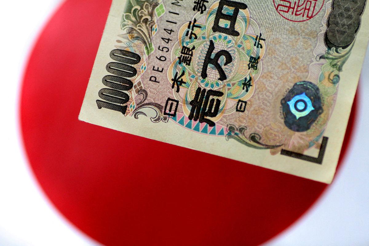 Japan Edges Closer to Intervention in Yen After Rare Government, Central Bank Joint Statement