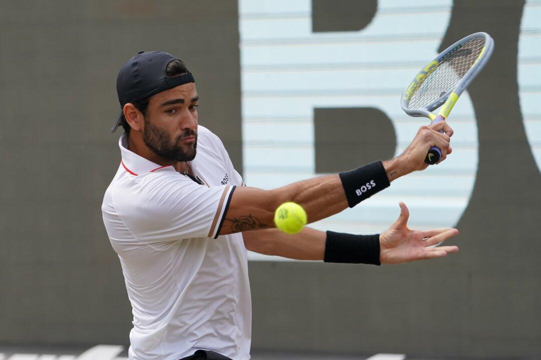 Berrettini Overcomes Murray to Win Stuttgart Title