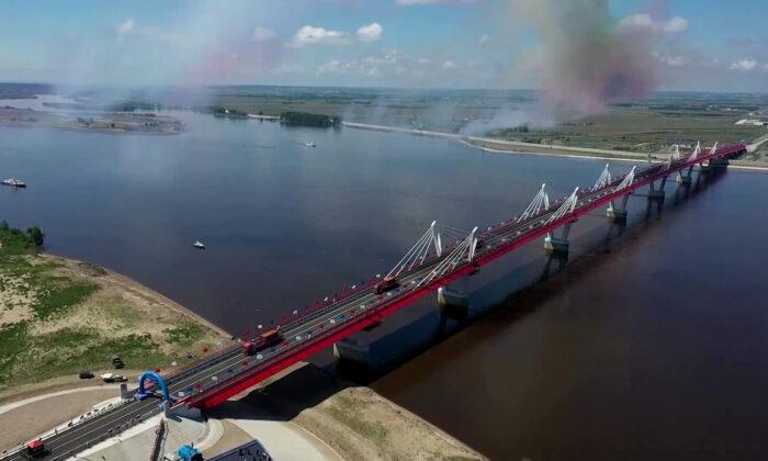 Russia and China Open Cross-Border Bridge as Ties Deepen
