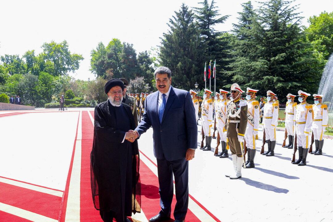 Iran’s Currency Falls to Lowest Value Ever