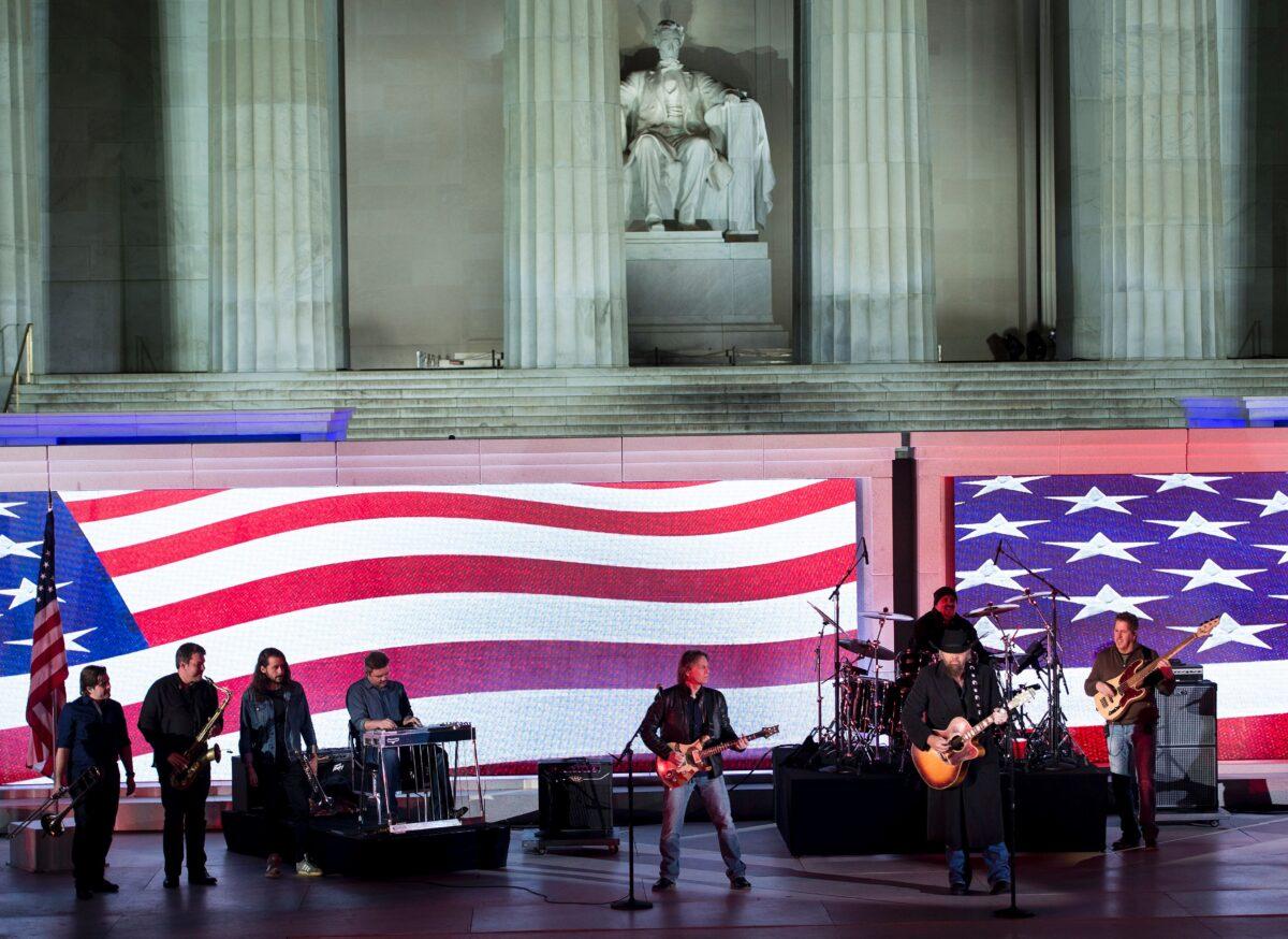 Country singer Toby Keith (2R) performs for President-elect Donald Trump and his family during a welcome celebration at the Lincoln Memorial in Washington, on Jan. 19, 2017. (Brendan Smialowski/AFP via Getty Images)