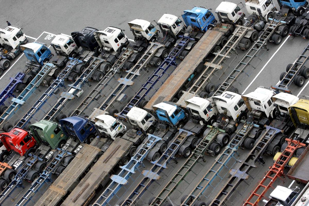 Striking South Korean Truckers Say They May Block Coal to Power Plant
