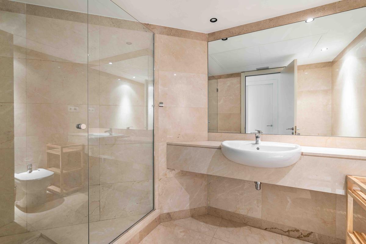 Cultured Marble Creates Elegant Bathroom Decor