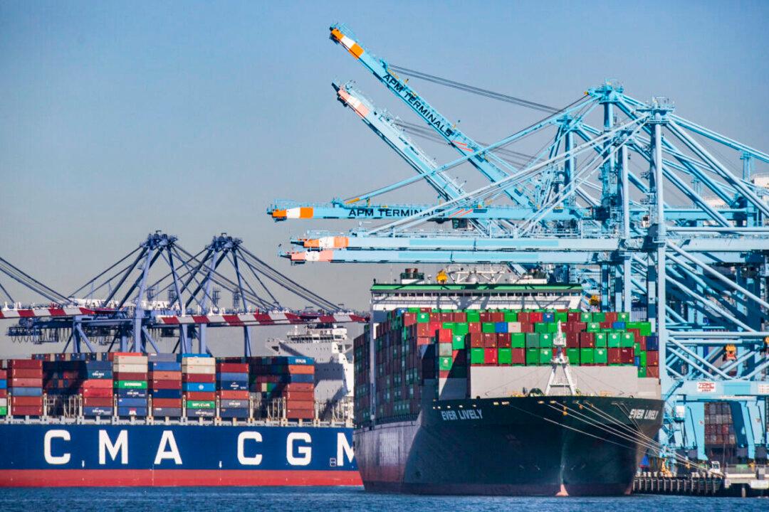 Nearly 4,000 Counterfeit Water Filters From China Seized at Los Angeles Port