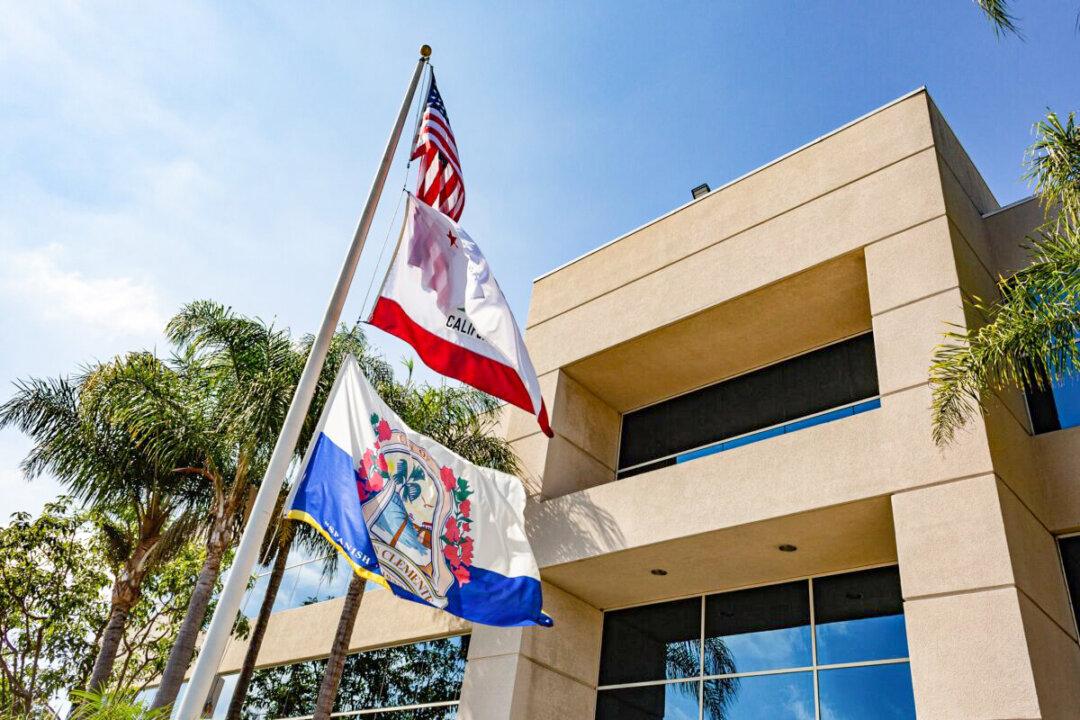 San Clemente Voters to Decide if City Clerk, Treasurer Should Be Elected or Appointed