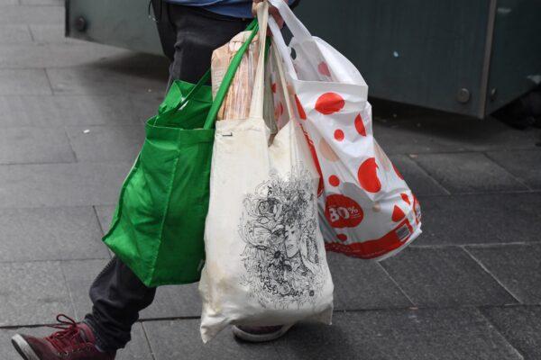 A shopper is seen carrying bags at a Coles Sydney CBD store, Sydney, Australia, on July 2, 2018. (AAP Image/Peter RAE)