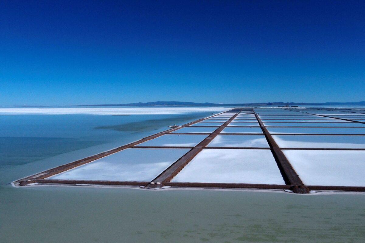 Evaporation pools for the extraction of lithium at the Salar de Uyuni, a vast white salt flat at the centre of a global resource race for the battery metal lithium, outside of Uyuni, Bolivia, on March 26, 2022. (Claudia Morales/Reuters)