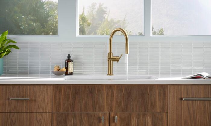 Looking for a Feature Packed Touch-Less Kitchen Faucet
