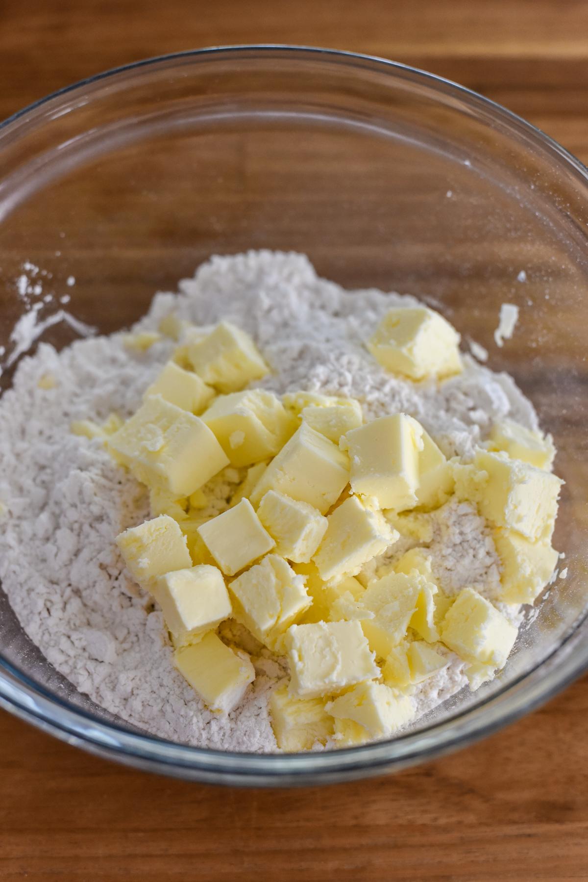 Combine the flour, salt, and cold butter. (Audrey Le Goff)