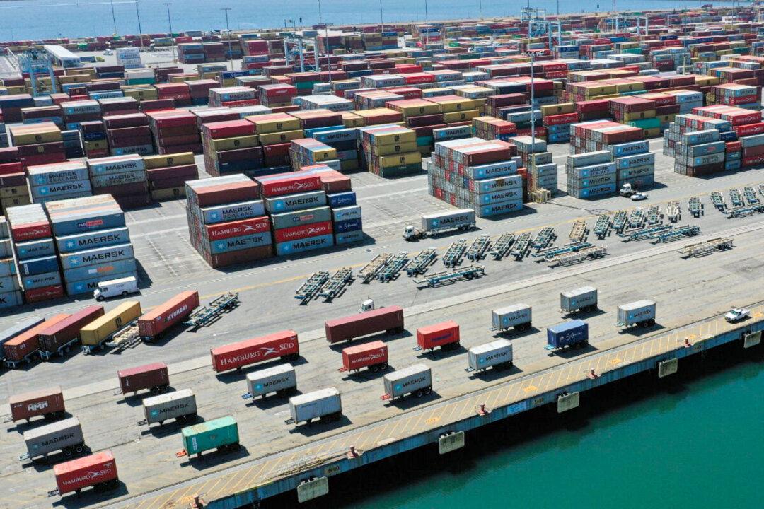 Global Port Congestion, High Shipping Rates to Last Into 2023: Executives