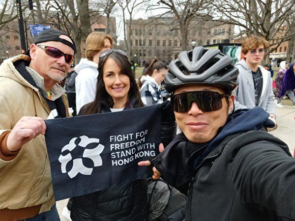 Alex Lee poses with people he meets on the road during his 2021-2022 cross-continental bike tour. (Courtesy of Alex Lee)