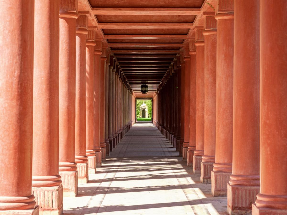 The colonnade transports the owners or their guests into another time. Like the famous red walls of the city, color plays a big role. Here is an example of eastern Greco stylism. (Courtesy of Morocco Sotheby's International Realty)