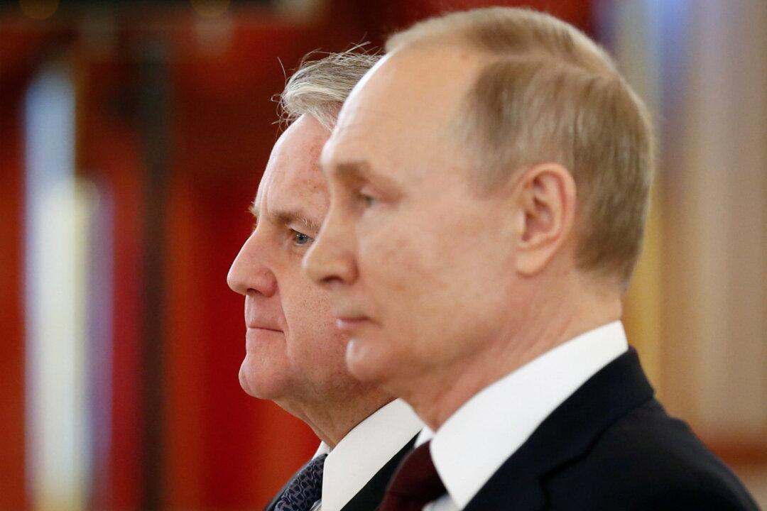 Don’t Close the Embassy, US Ambassador Tells Russia