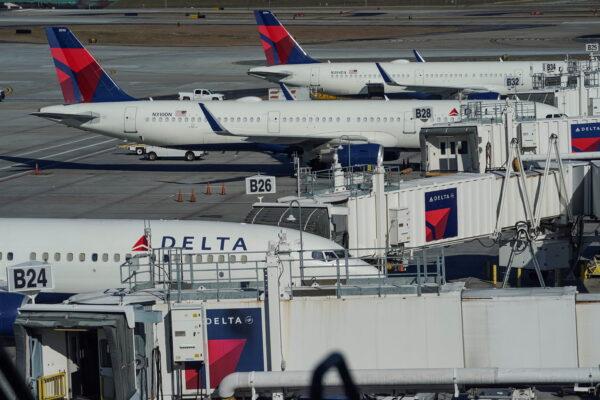 Political leaders like Andrew Young cooperating with the business community drove the growth of Atlanta's Hartsfield-Jackson International Airport to become the world's busiest. File photo taken on Dec. 22, 2021. (Elijah Nouvelage/REUTERS)