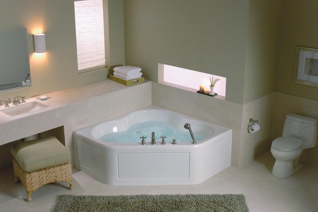 A Comfortable Bathtub for a Small Bathroom