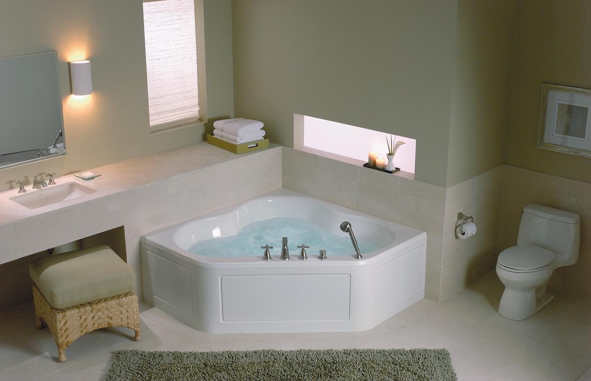 A Comfortable Bathtub for a Small Bathroom