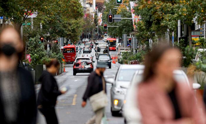 New Zealand Consumer Confidence Falls to Lowest Level in Over 30 Years