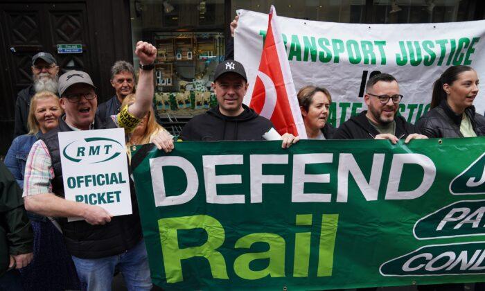 UK Labour MPs Join Rail Strike Picket Lines in Defiance of Leader’s Plea
