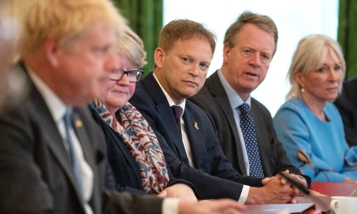 Transport Secretary, Grant Shapps (3rd R) listens as Prime Minister Boris Johnson peaks at the start of a Cabinet meeting at 10 Downing Street, London, on June 21, 2022. (Carl Court/PA Media)