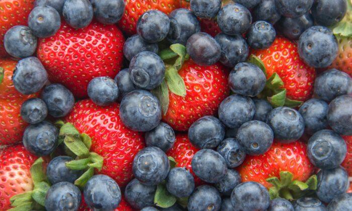 Research: Radiotherapy Causes Cancer, Blueberry Kills It
