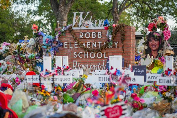 A makeshift memorial sits outside Robb Elementary School, the site of a mass shooting on May 24, in Uvalde, Texas, on June 21, 2022. (Charlotte Cuthbertson/The Epoch Times)