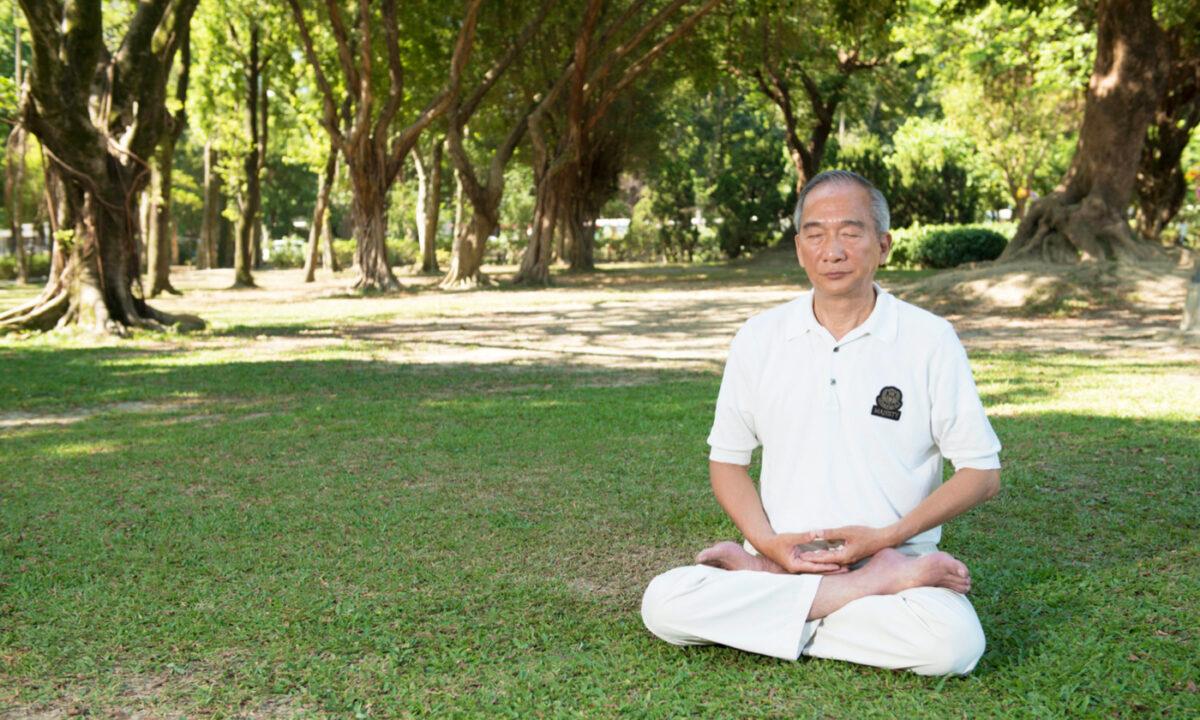 Meditating slows down cell aging and increases blood circulation to the brain. (Wang Renjun/The Epoch Times)