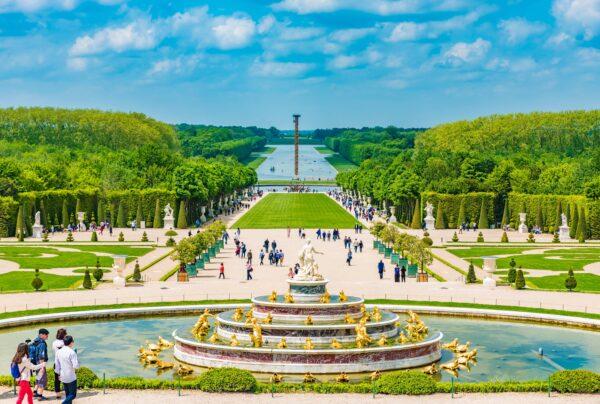 The Latona Fountain in the Garden of Versailles in France. (Takashi Images/Shutterstock)
