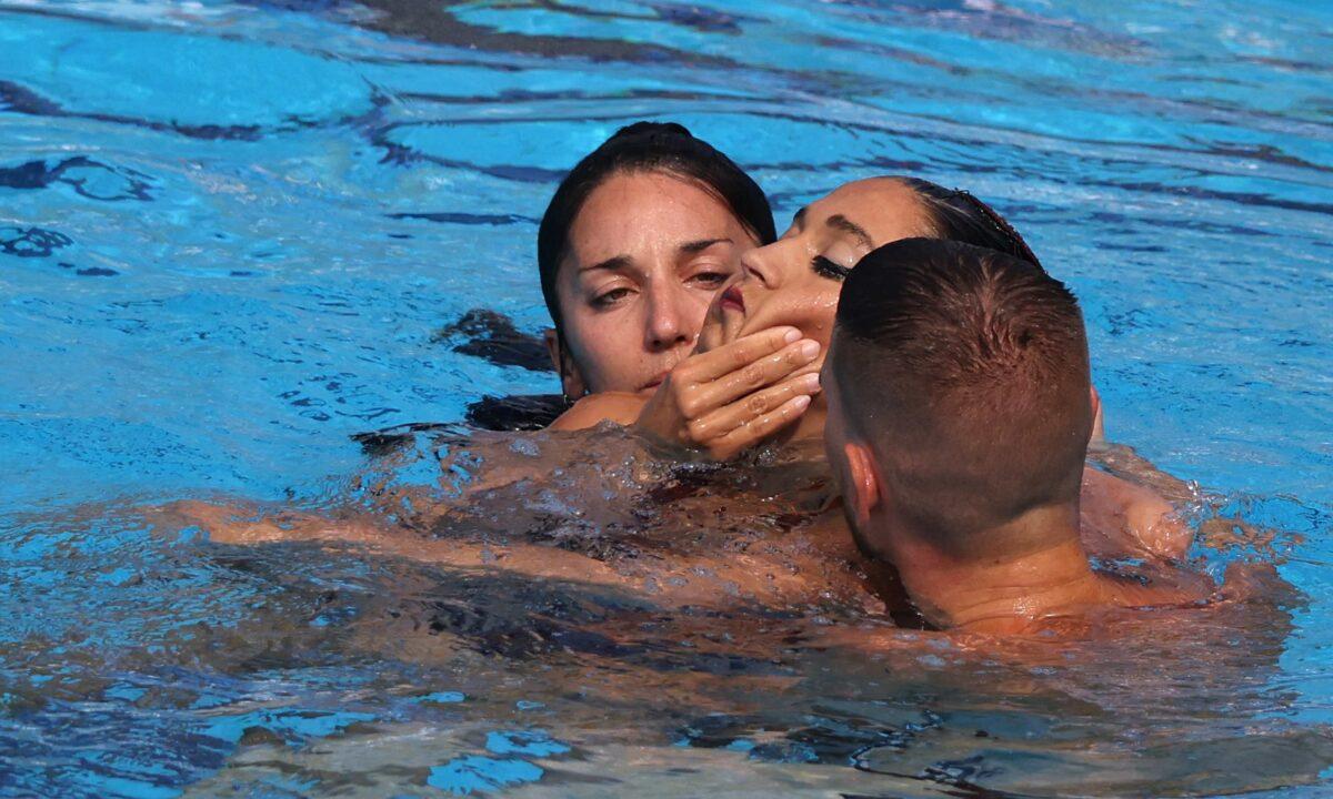 Coach Andrea Fuentes of Team USA (L) recovers USA's Anita Alvarez (C) from the bottom of the pool during an incident in the women's solo free artistic swimming finals, during the Budapest 2022 World Aquatics Championships at the Alfred Hajos Swimming Complex in Budapest on June 22, 2022. (Peter Kohalmi/AFP via Getty Images)