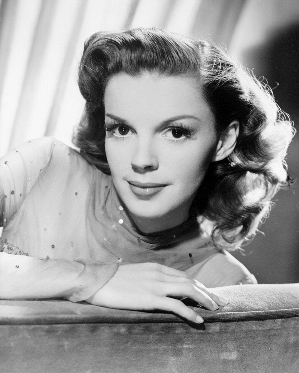 A publicity still of Judy Garland from MGM used in conjunction with promotion of "The Harvey Girls" (1946). (Public Domain)