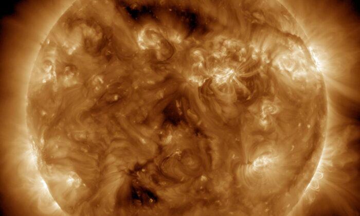 Giant Sunspot Currently Facing Earth and Still Growing Capable of Emitting Powerful Solar Flares