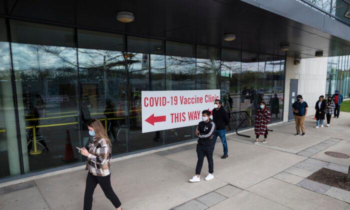 University of Toronto Mandates COVID Booster Shot for In-Residence Students This Fall