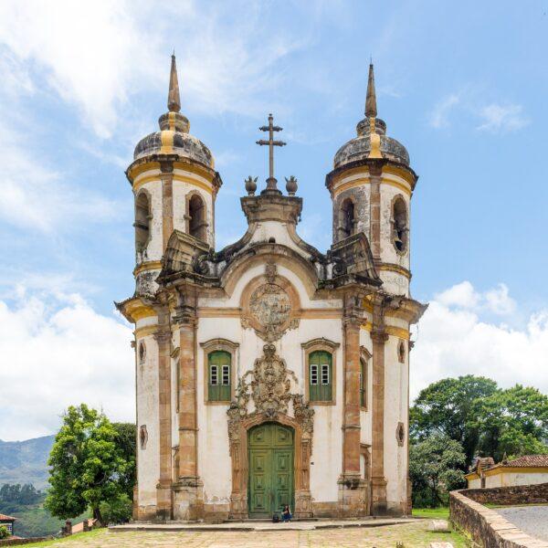 The Church of St. Francis of Assisi in Ouro Preto is an example of the Brazilian Baroque architectural and decorative style. (Rodrigo Tetsuo Argenton/ CC BY-SA 4.0)