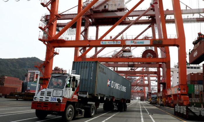 Major South Korean Ports Will Stop Using Chinese Cranes Over Security Concerns