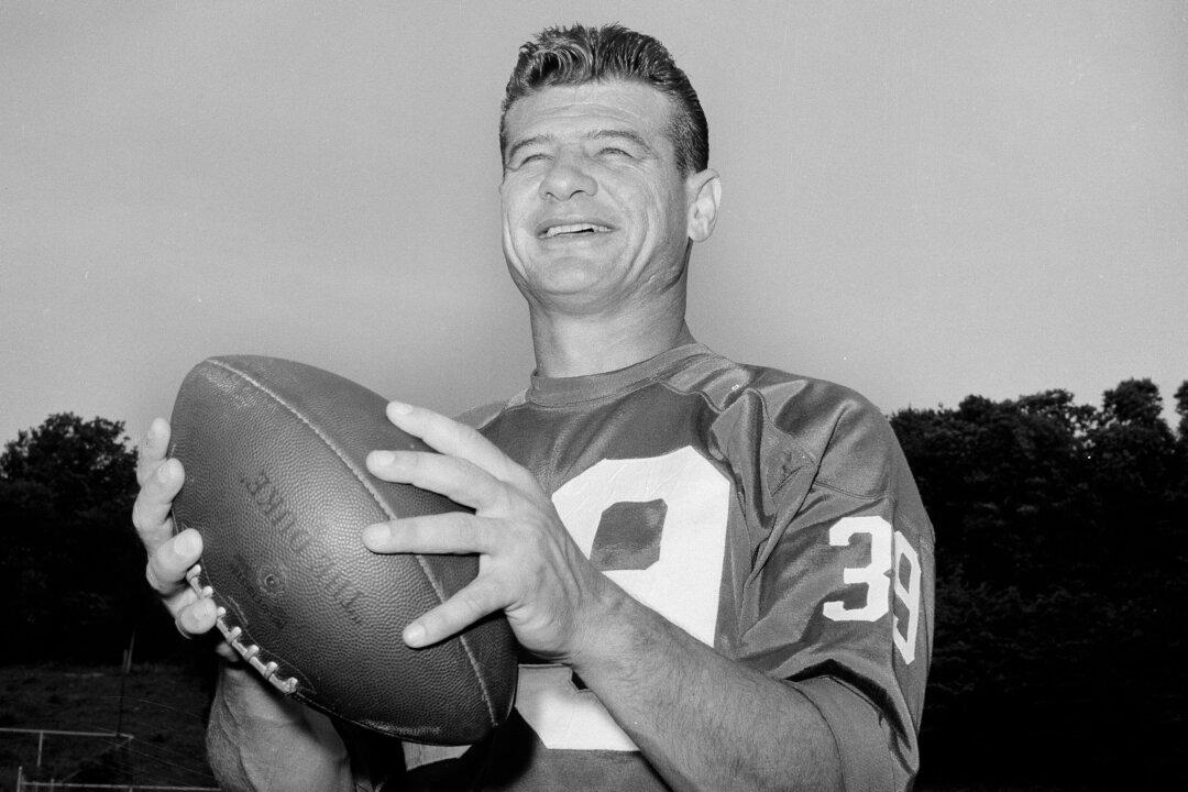 Hugh McElhenny, Hall of Fame Halfback With 49ers, Dies at 93