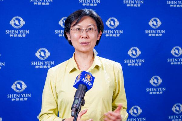 Legislator Lin Tai-hua watched the performance by Shen Yun Performing Arts at the Kaohsiung Cultural Center in Kaohsiung, Taiwan, on June 21, 2022. (Cheng Shun-li/The Epoch Times)