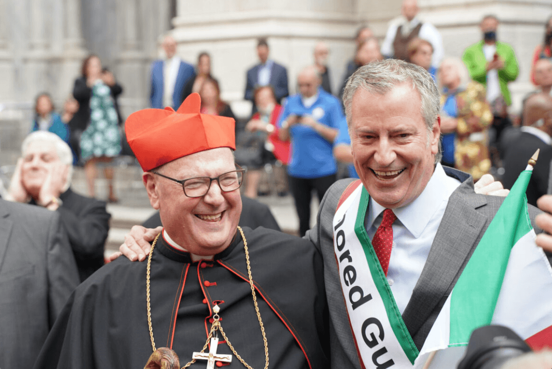 New York Cardinal Timothy Dolan (L) and NYC Mayor Bill De Blasio during a Columbus Day parade in New York on Oct. 11, 2021. (Enrico Trigoso/The Epoch Times)