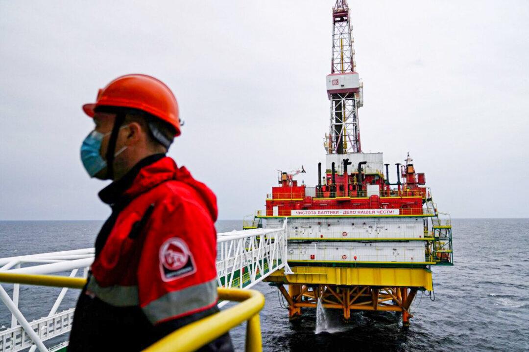 Russia Vows to Halt All Oil Exports to Countries That Impose ‘Completely Absurd’ Price Cap: Kremlin