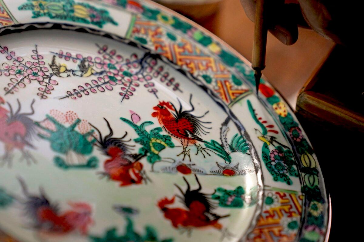  Joseph Tso, owner of Yuet Tung China Works, Hong Kong's last hand-painted porcelain factory, re-paints an old porcelain in Hong Kong, on June 8, 2022. (Kin Cheung/AP Photo)