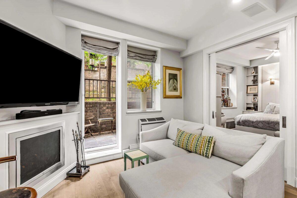 One bedroom listed for $650,000 at East 94th Street, Manhattan, in an undated photo. (Courtesy of The Field Team, Sotheby’s International Realty, New York, N.Y.)