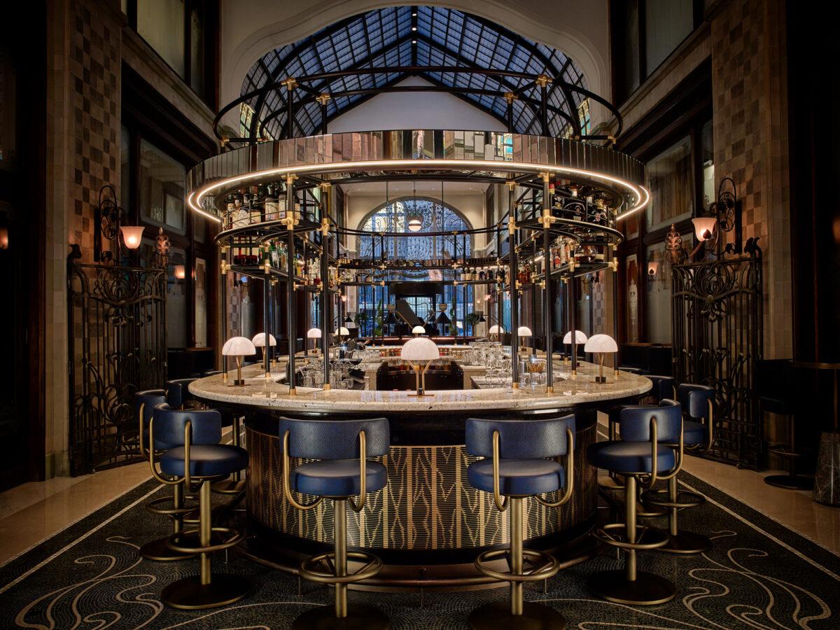  The bar at Muzsa transports guests back in time. (Four Seasons)